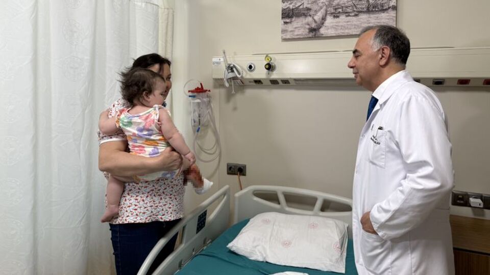 Çaydanlık üzerine devrildi! 1 yaşındaki bebek yandı