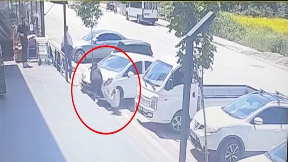 Fren yerine gaza bastı, serbest kaldı