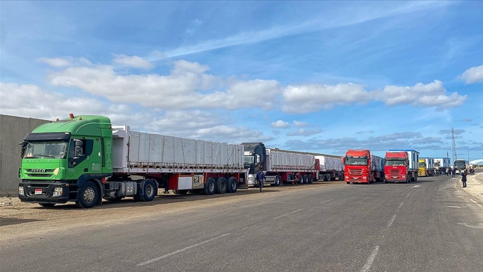 Gazze'ye 81 gün sonra ilk yardım tırları giriş yaptı