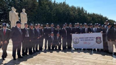 Deniz Harp Okulu 1975 mezunları, 50. yılda Atatürk'ün huzurunda