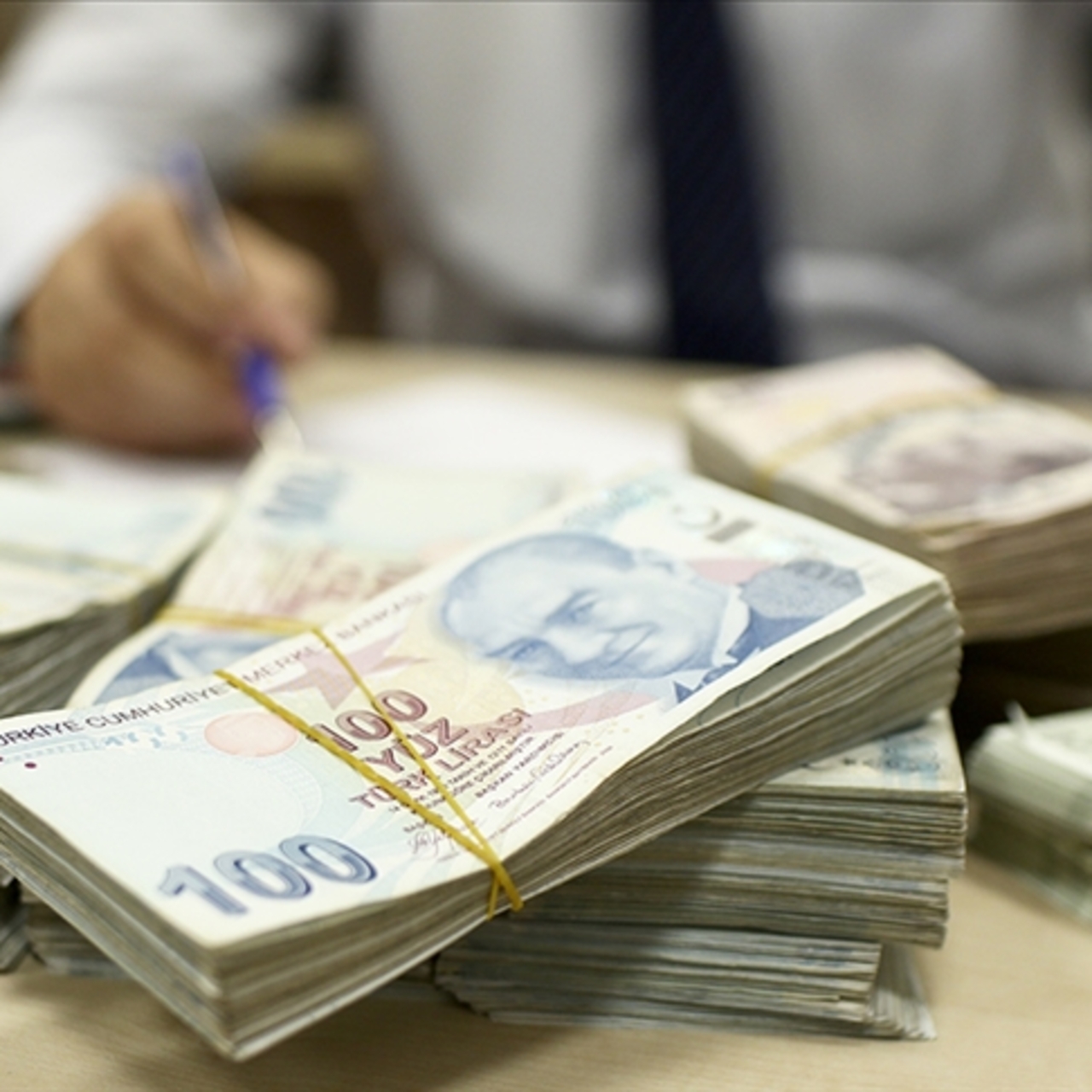 Esnaf ve sanatkarlara 615 milyar liralık kredi