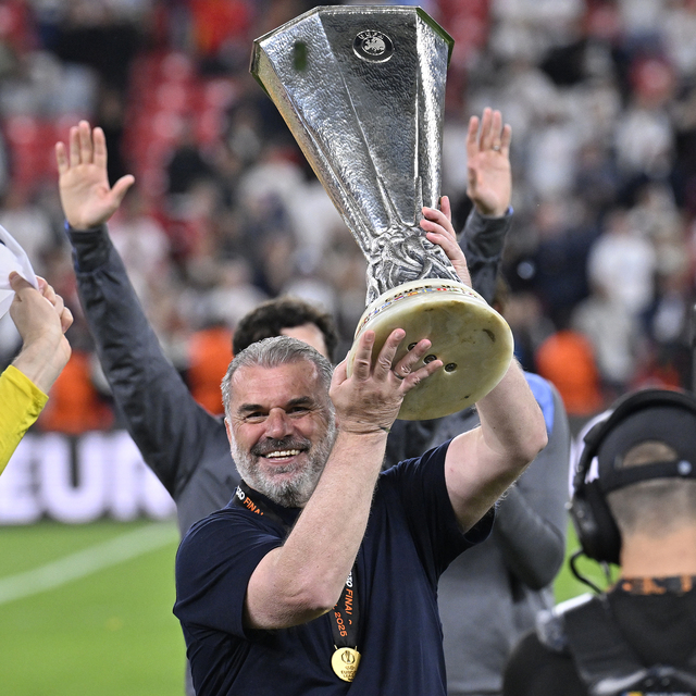 İngilizler, Postecoglou'yu "kahraman" ilan etti