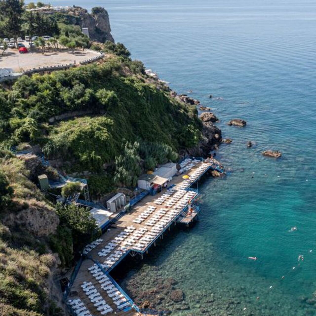 Antalya'nın 5 falez plajına "Mavi Bayrak" 