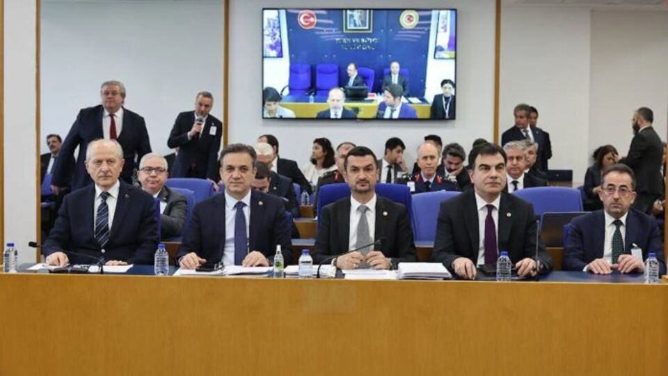 Torba teklifte 'ihraç yetkisi' çıkarıldı