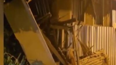 Fatih'te ahşap bina çöktü