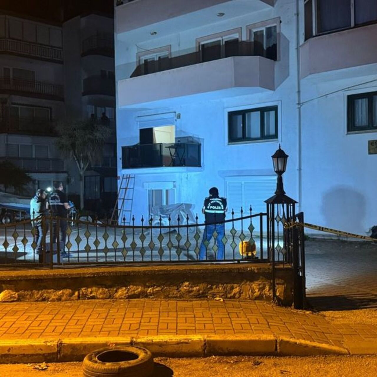 Genç kadın bıçaklı saldırıda öldürüldü