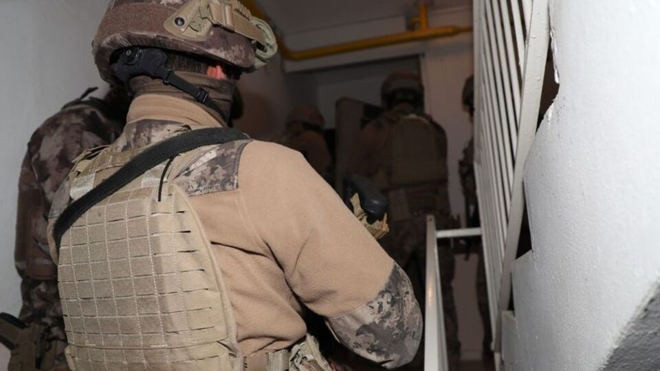 Suç örgütüne operasyon: 64 şüpheli gözaltında!