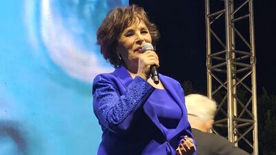 Hülya Koçyiğit'ten gençlere tavsiye