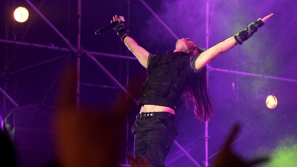 Heavy metal şarkıcısı büyükelçi oldu