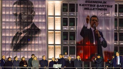 CHP'nin tutuklu belediye başkanı afişlerine soruşturma