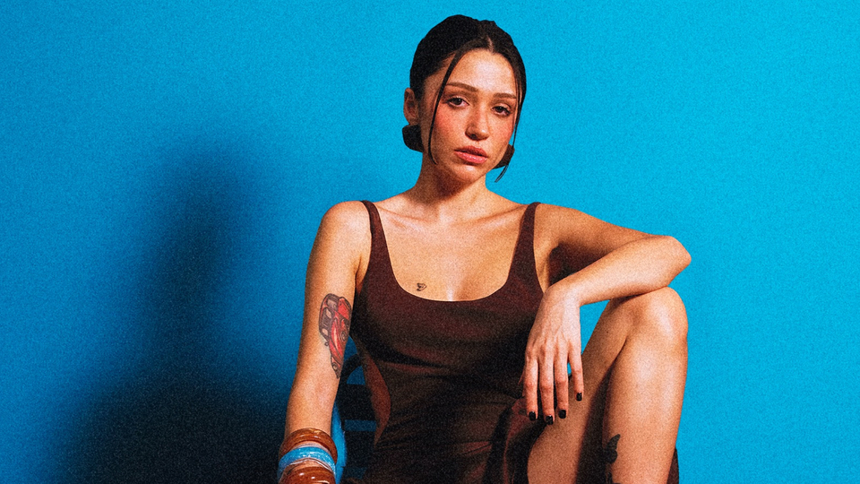 Zeynep Bastık'tan 'Kör Sevdam'