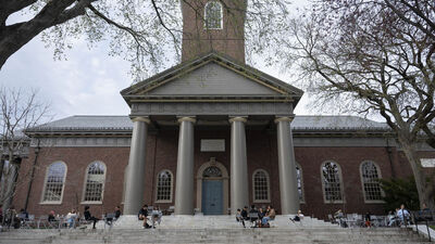 Federal yargıç Harvard kararını durdurdu