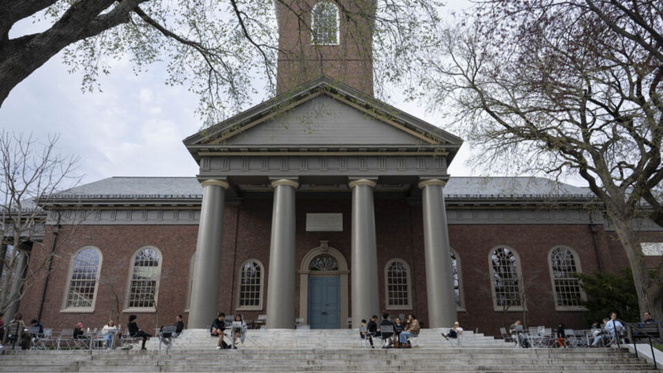 Federal yargıç Harvard kararını durdurdu