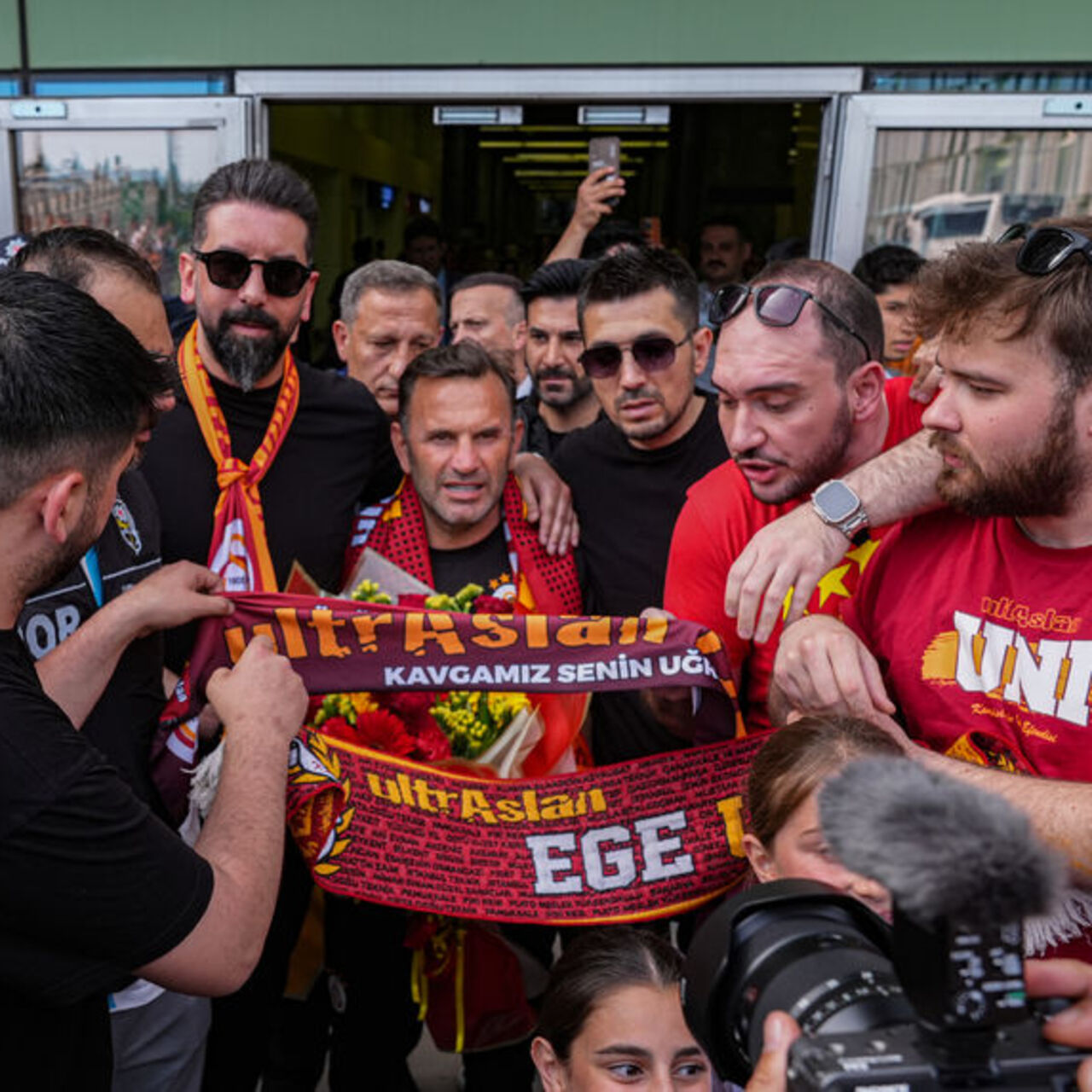 Şampiyona İzmir'de coşkulu karşılama