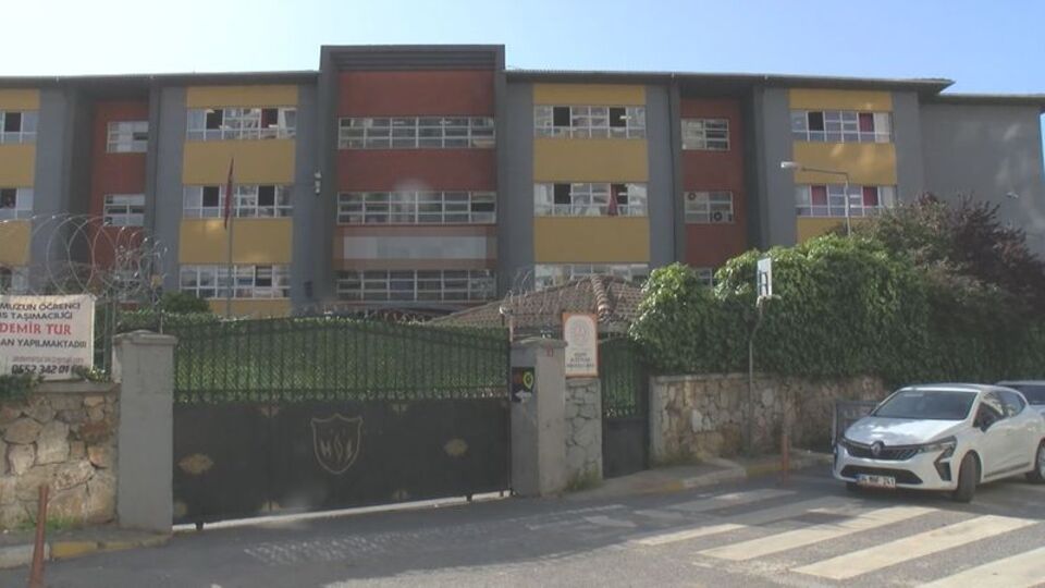 Lisede bıçaklı saldırı