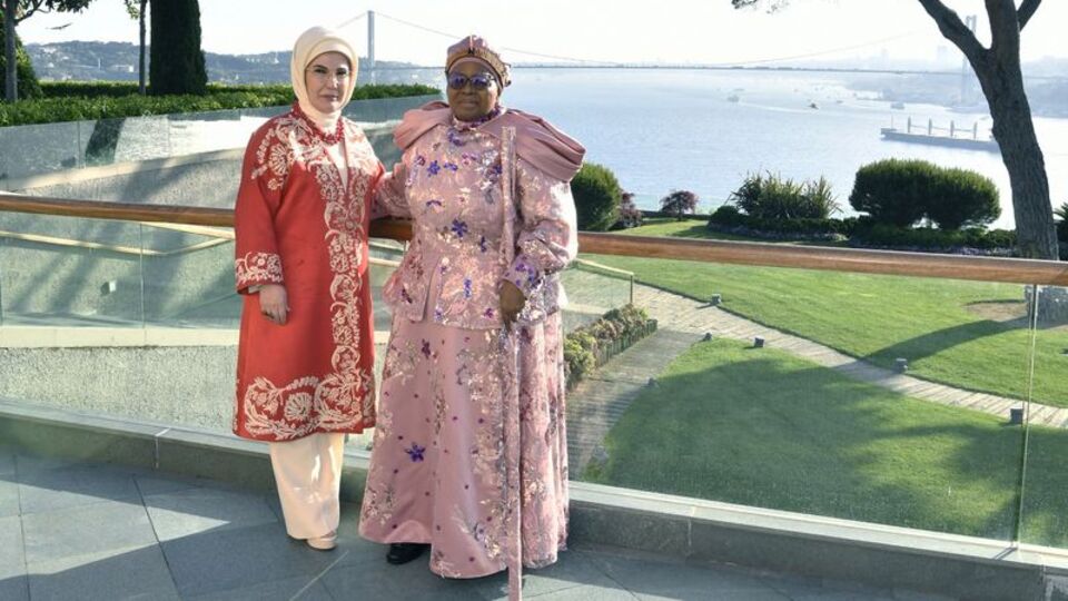 Esvatini Ana Kraliçesi ile bir arada