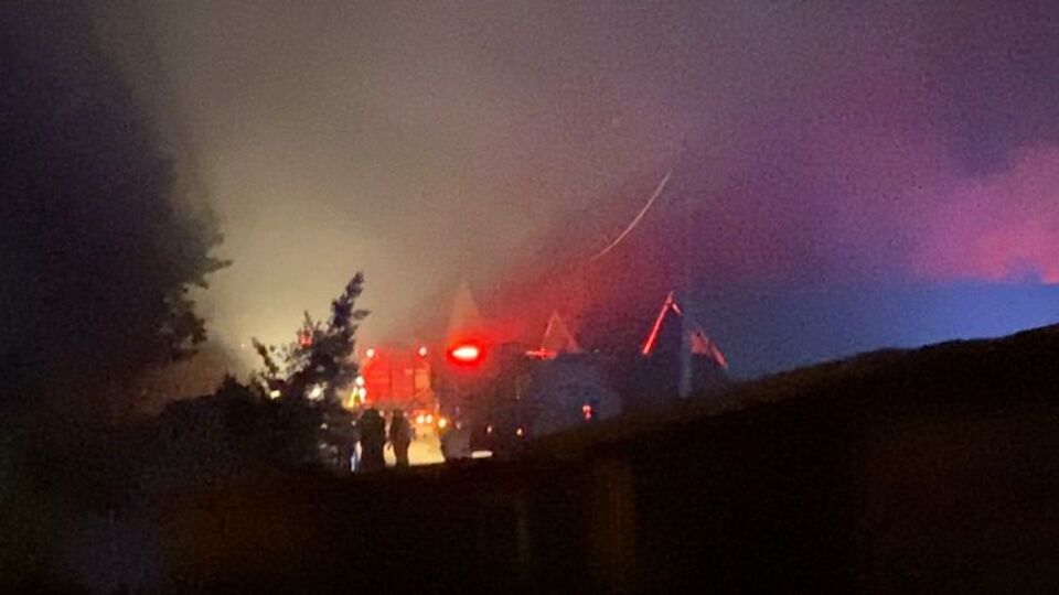 Mobilya imalathanesinde yangın çıktı