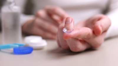 'Süper görüş' sağlayan kontakt lensler geliştirildi