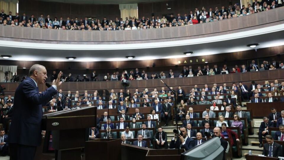 AK Parti, grup yönetimini belirleyecek