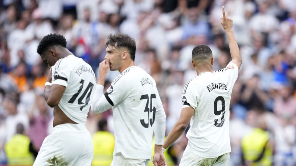 Ancelotti ile Modric, galibiyetle veda etti!