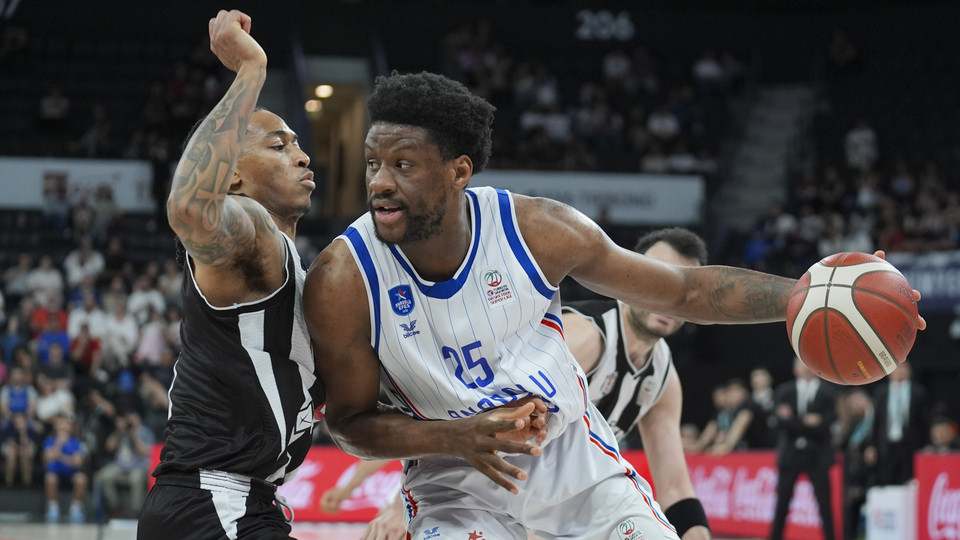 Anadolu Efes, Beşiktaş'ı devirdi!