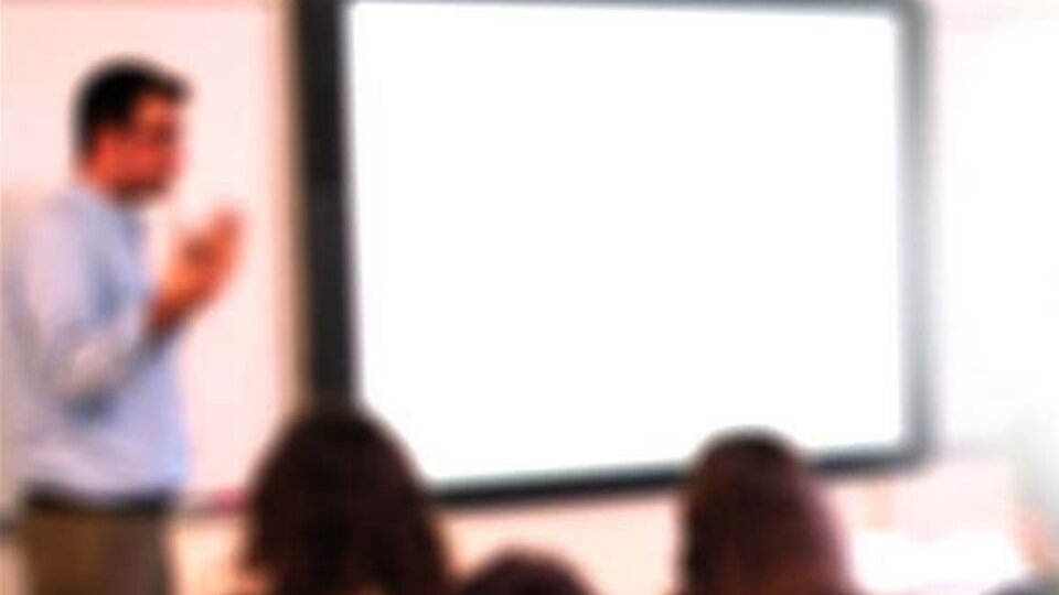 'Öğretmenin öğrencilerine uygunsuz soru sorduğu' iddiasına soruşturma