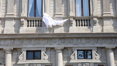 Gazzeliler için temsili kefenler asıldı