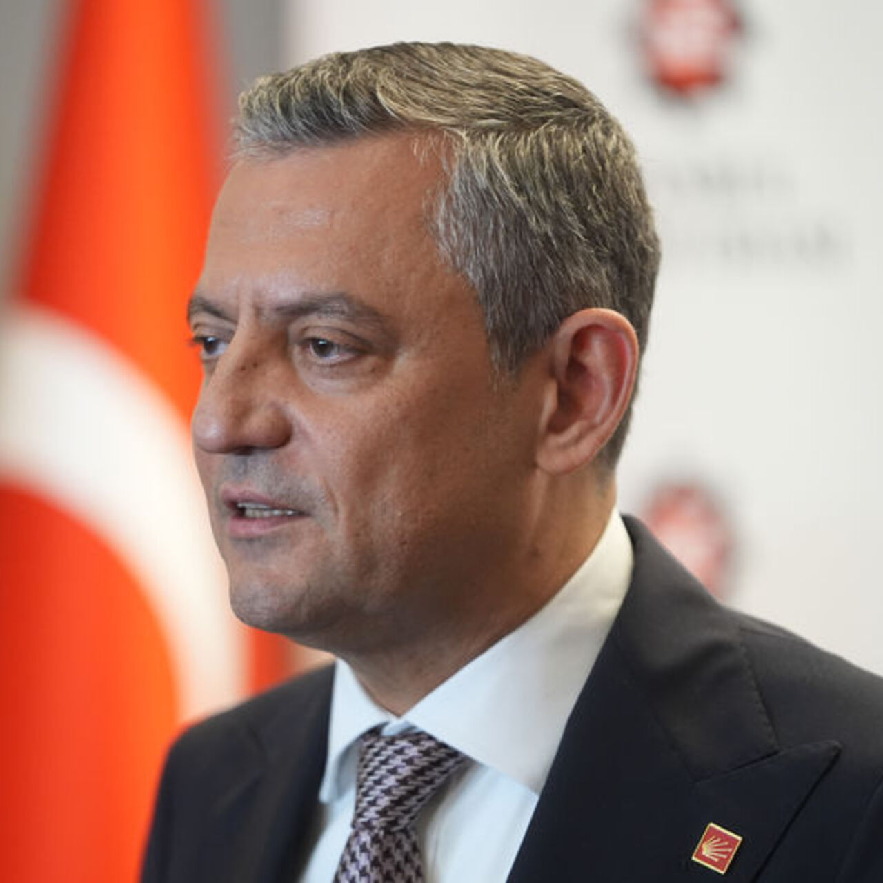 Özel'den Fenerbahçe'ye kutlama