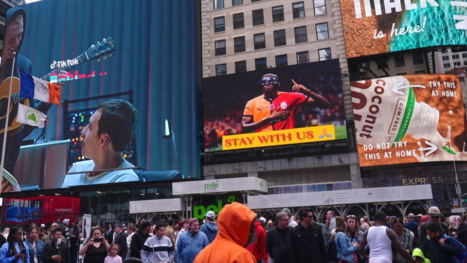 Okan Buruk: Bizimle kal Osimhen!