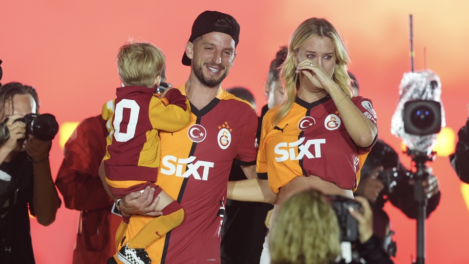 Muslera ve Mertens'ten taraftarlara veda!