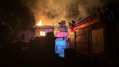 Uşak'ta yangın: 3 ev küle döndü