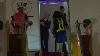 Fransız first lady'den kocası Macron'a tokat