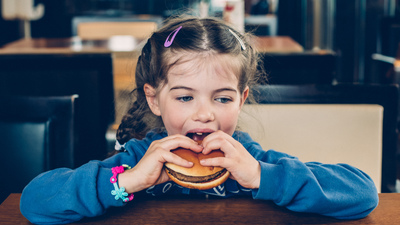 Yiyecekleri az çiğneyen çocuklar, obeziteye daha yatkın