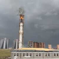 Yıldırım düşen minarede yangın çıktı!