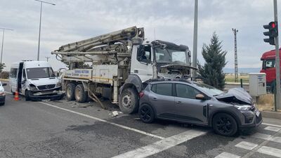 Diyarbakır'da zincirleme kaza: 11 yaralı
