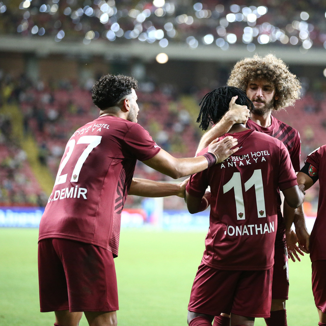 F.Bahçe Mersin'de yıkıldı!