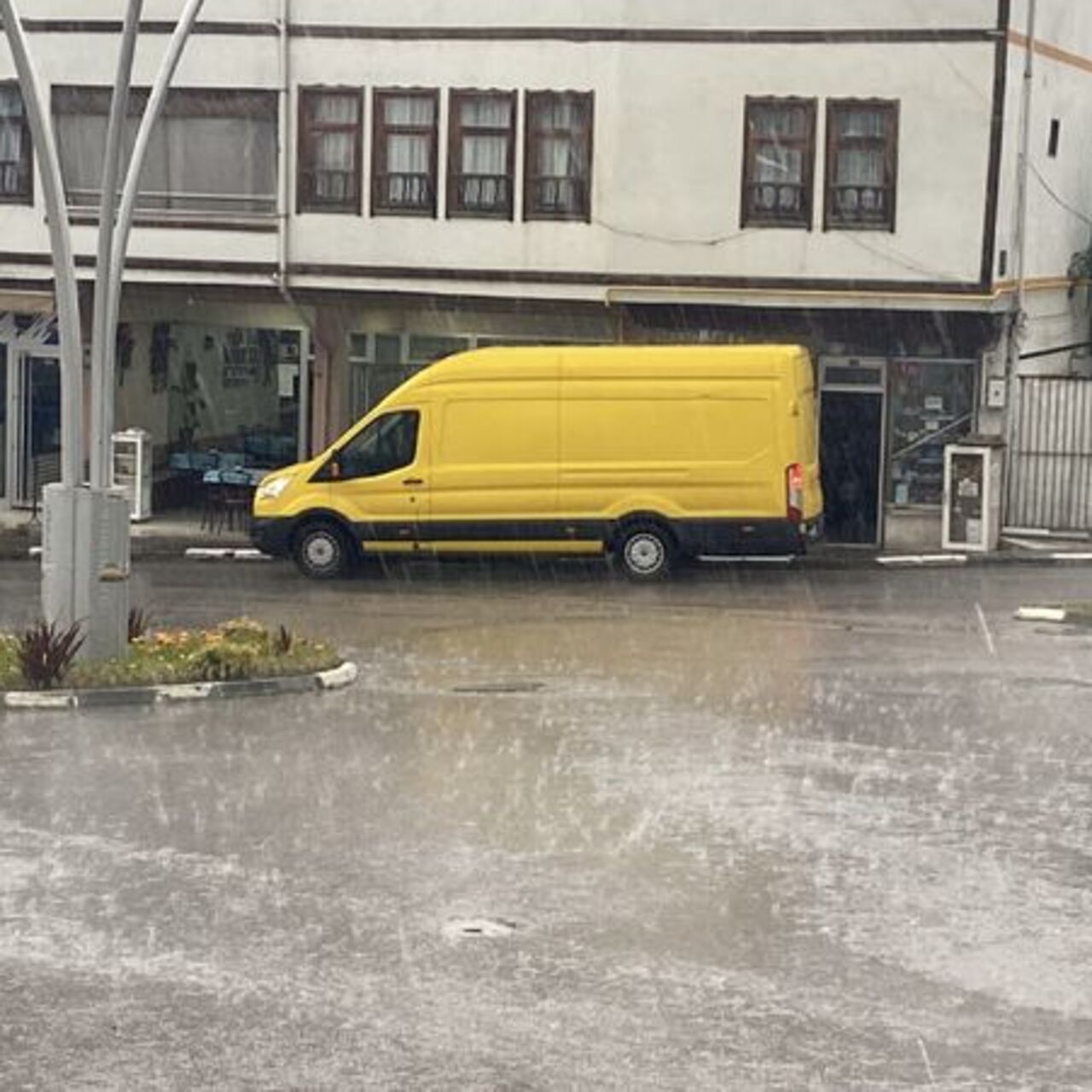 Sağanak ve şiddetli rüzgar etkili oldu