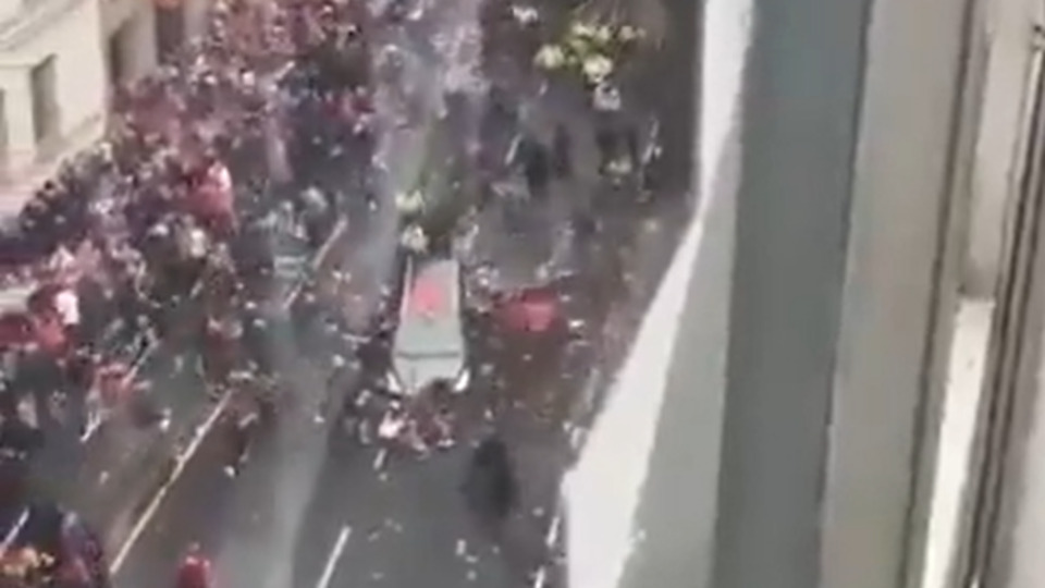 Liverpool'da araç kalabalığın arasına daldı: 47 yaralı