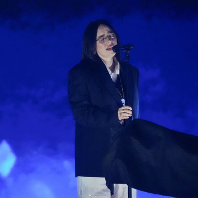 Billie Eilish Amerikan Müzik Ödülleri'ne damga vurdu