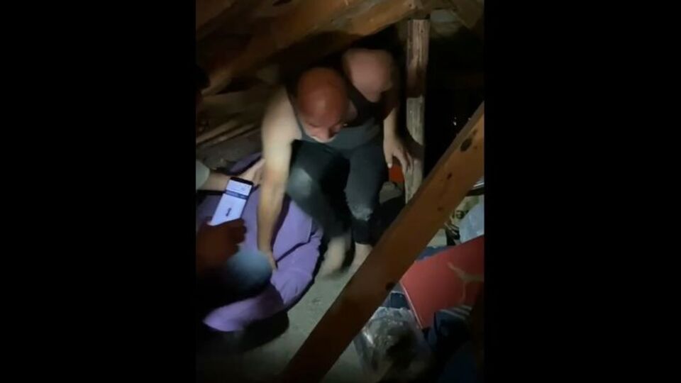 Aranan firari tavan arasında yakalandı