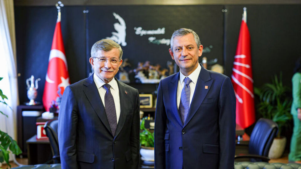 Özel ile Davutoğlu, bir araya geldi