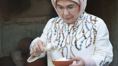 Emine Erdoğan yoğurt mayaladı