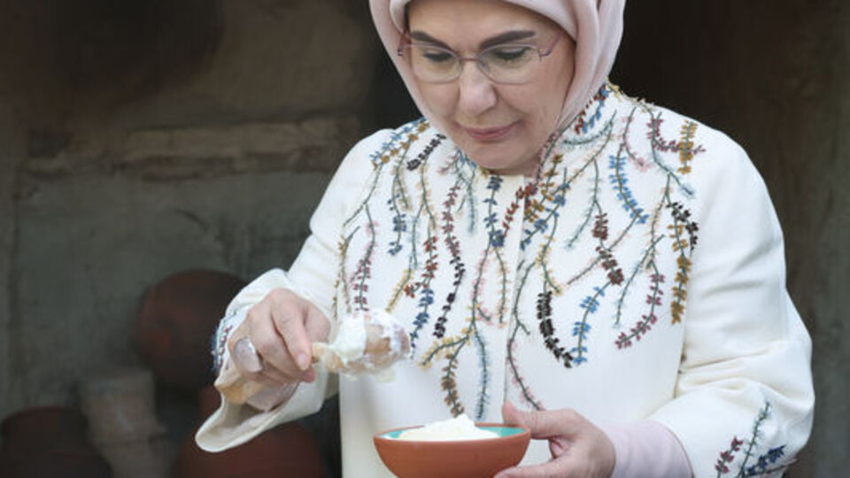 Emine Erdoğan yoğurt mayaladı