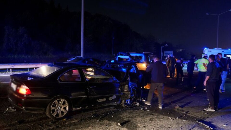 Beykoz'da 5 araçlık zincirleme kaza: 7 yaralı