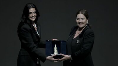 Hülya Darcan ve Gülşen Bubikoğlu'na onur ödülü