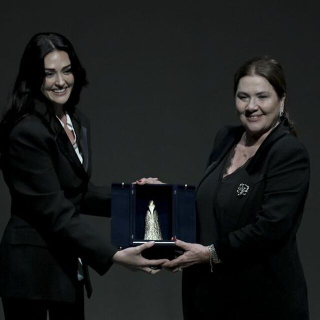 Hülya Darcan ve Gülşen Bubikoğlu'na onur ödülü