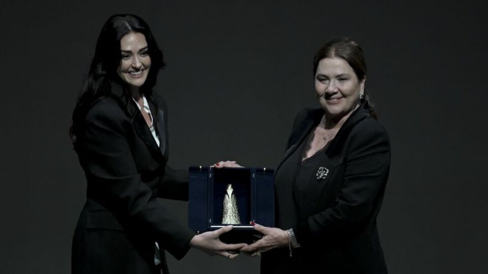 Hülya Darcan ve Gülşen Bubikoğlu'na onur ödülü