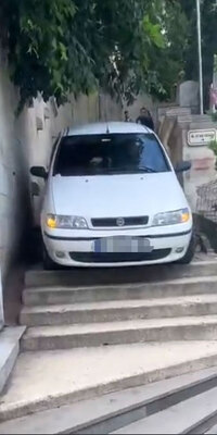 Navigasyon merdivenden indirdi!