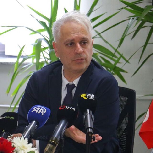 "Kaleci hariç, her bölgeye transfer hedefimiz var"