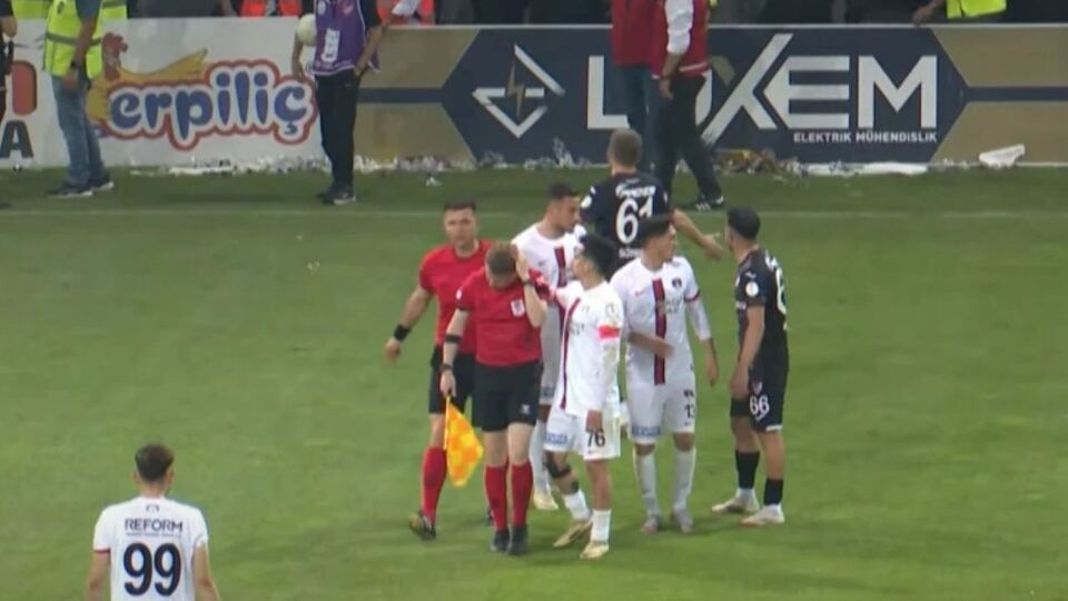 Elazığ hükmen mağlup, Van Spor finalde!